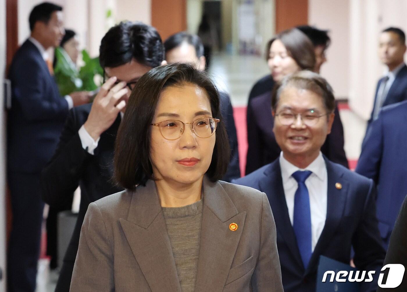 본문 이미지 - 김현숙 여성가족부 장관이 17일 오전 서울 종로구 세종대로 정부서울청사에서 열린 국무회의에 참석하고 있다. 2023.10.17/뉴스1 ⓒ News1 김명섭 기자