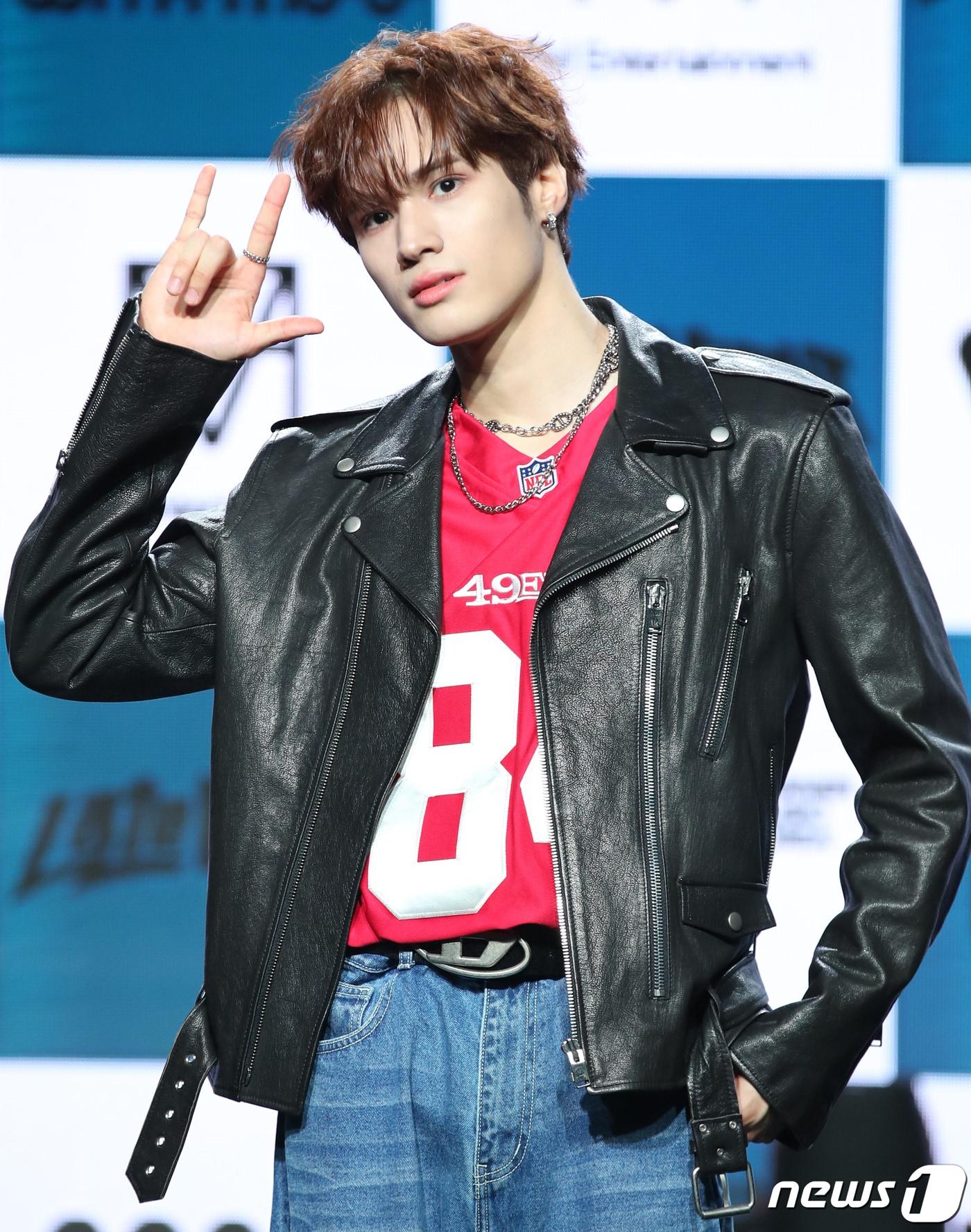 본문 이미지 - 가수 제이창이 17일 서울 강남구 일지아트홀에서 가진 첫 번째 미니앨범 '레이트 나잇'(Late Night) 발매 쇼케이스에서 포즈를 취하고 있다. 2023.10.17/뉴스1 ⓒ News1 권현진 기자