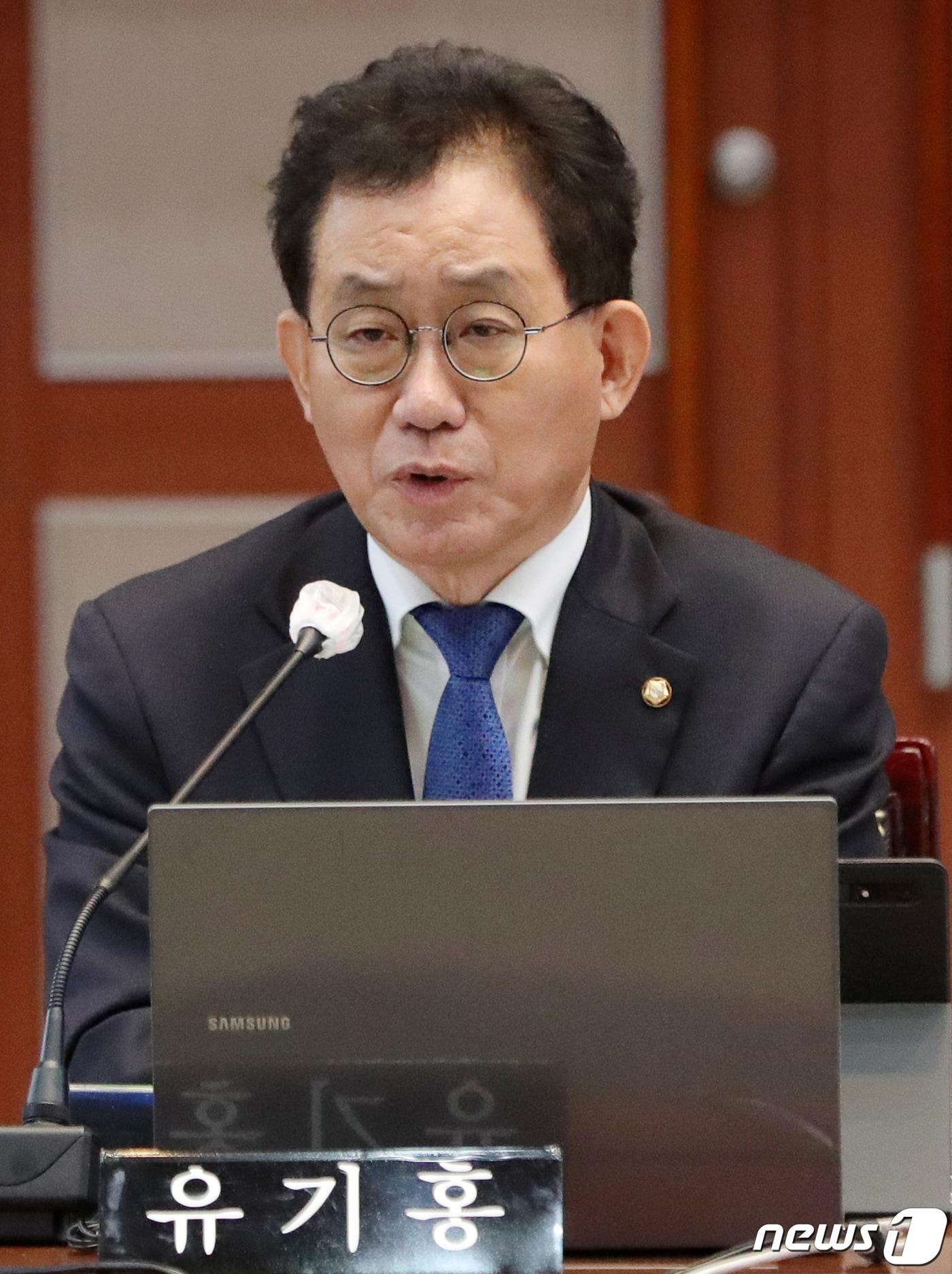 본문 이미지 - 유기홍 더불어민주당 의원이 17일 전북 전주시 전북대학교 진수당에서 열린 국회 교육위원회의 호남지역 거점국립대와 국립대병원에 대한 국정감사에서 질의를 하고 있다. 2023.10.17/뉴스1 ⓒ News1 유경석 기자