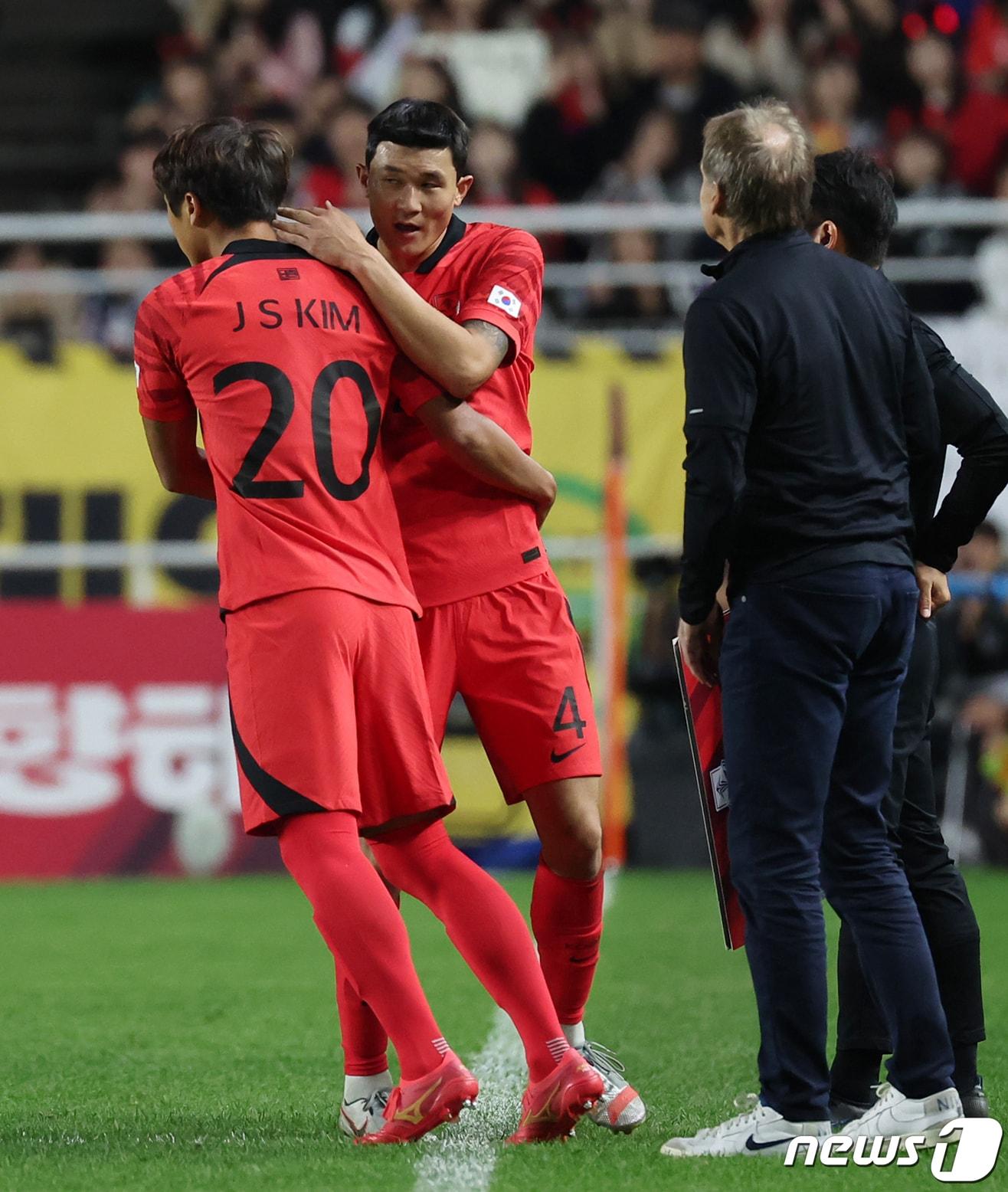 본문 이미지 - 김주성이 부상 당한 김민재를 대신해 발탁됐다. 2023.10.17/뉴스1 ⓒ News1 김진환 기자