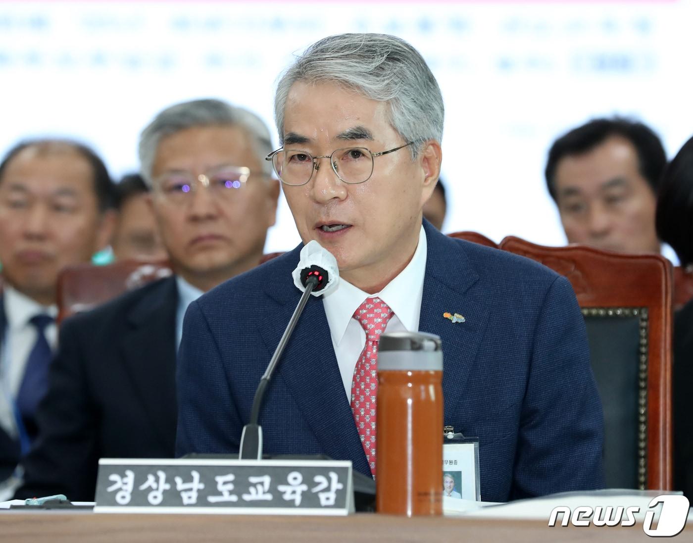 본문 이미지 - 박종훈 경남교육감이 18일 오후 부산 부산진구 부산교육청에서 열린 국회 교육위원회의 부산·울산·경남교육청에 대한 국정감사에서 의원 질의에 답하고 있다. 2023.10.18/뉴스1 ⓒ News1 윤일지 기자