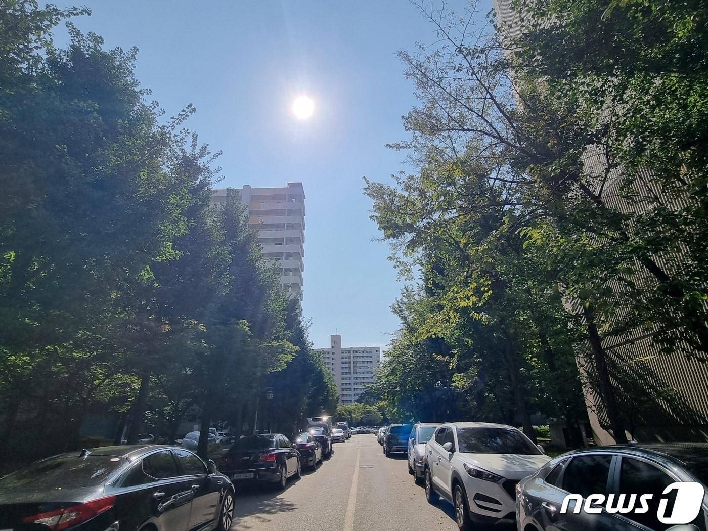 본문 이미지 - 서울 마포구 성산시영아파트가 최고 40층 30개동 4823가구로 재건축된다. 2023. 9. 7/뉴스1 최서윤 기자