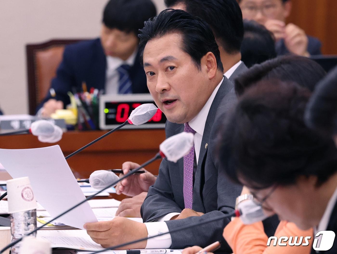 본문 이미지 - 지난 10월19일 장동혁 국민의힘 의원이 서울 여의도 법제사법위원회의 법제처에 대한 국정감사에서 질의를 하고 있다. /뉴스1 ⓒ News1 송원영 기자