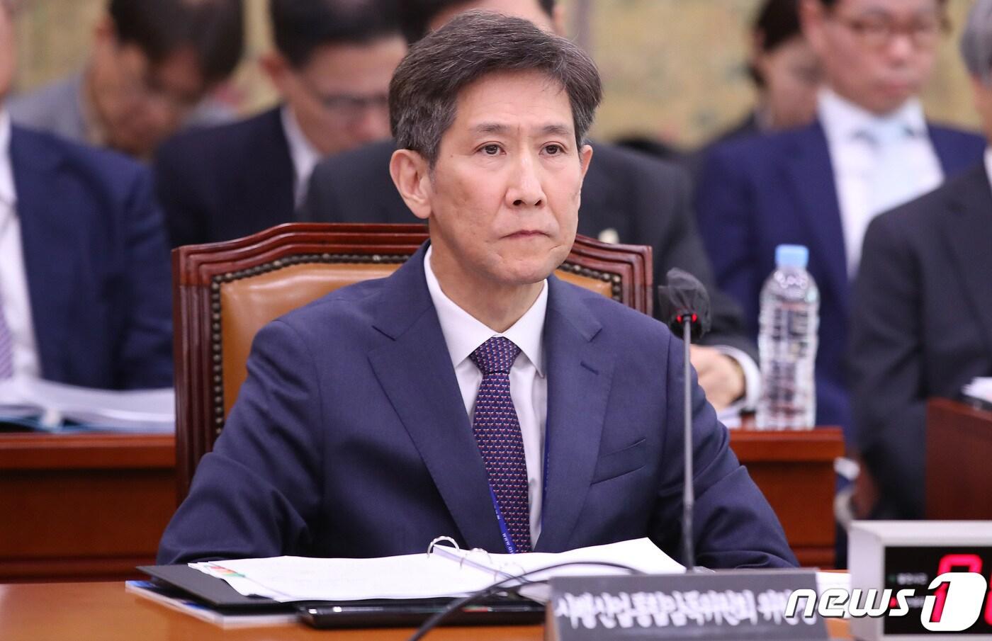 본문 이미지 - 오균 사행산업통합감독위원회 위원장이 19일 오전 서울 여의도 국회에서 열린 문화체육관광위원회의 한국관광공사, 사행산업통합감독위원회, 한국예술종합학교 등에 대한 국정감사에서 의원들의 질의를 경청하고 있다. 2023.10.19/뉴스1 ⓒ News1 임세영 기자