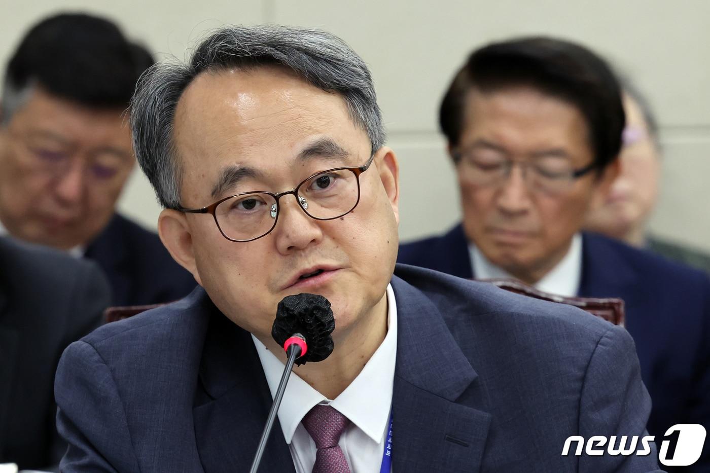 본문 이미지 - 주영수 국립중앙의료원 원장이 19일 서울 여의도 국회에서 열린 보건복지위원회의 한국보건산업진흥원 등에 대한 국정감사에서 의원 질의에 답하고 있다. 2023.10.19/뉴스1 ⓒ News1 황기선 기자