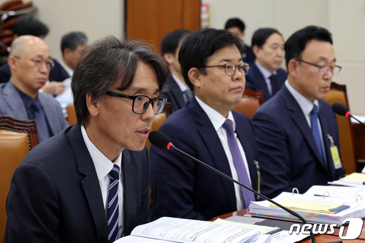 본문 이미지 - 금한승 국립환경과학원 원장이 서울 여의도 국회에서 열린 환경노동위원회의 중앙환경분쟁조정위원회 등에 대한 국정감사에서 의원 질의에 답하고 있다. 2023.10.19/뉴스1 ⓒ News1 황기선 기자