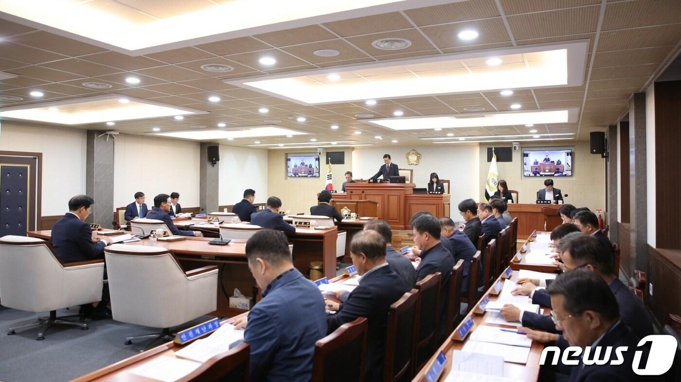 본문 이미지 - 전북 장수군의회가 19일 제354회 임시회 제2차 본회의를 열고 9일간의 일정을 마무리했다.(장수군 제공)2023.10.19/뉴스1