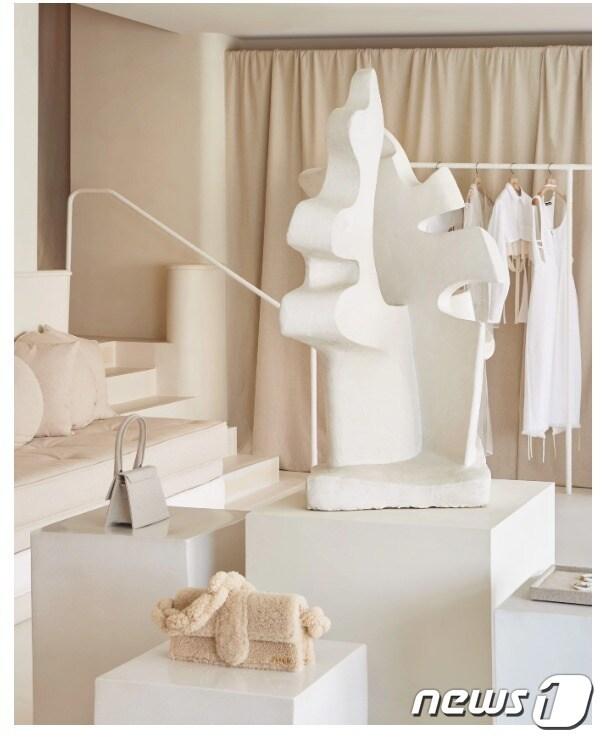 본문 이미지 - 자크뮈스 파리 매장.(자크뮈스홈페이지)