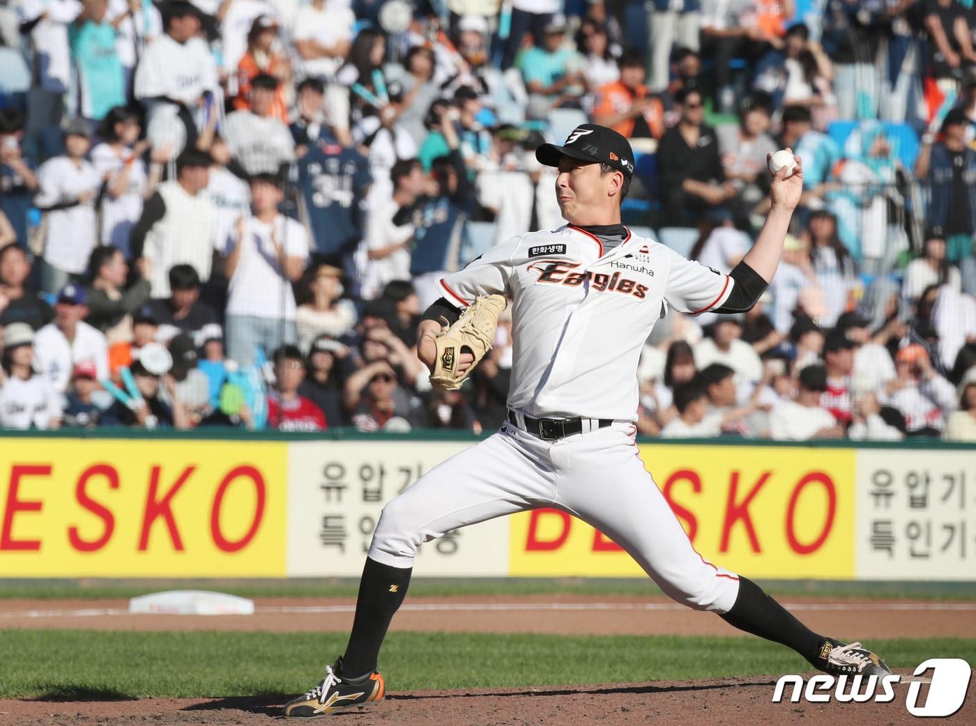 본문 이미지 - 올 시즌을 끝으로 은퇴를 결심한 한화 이글스의 정우람. /뉴스1 ⓒ News1 김기태 기자