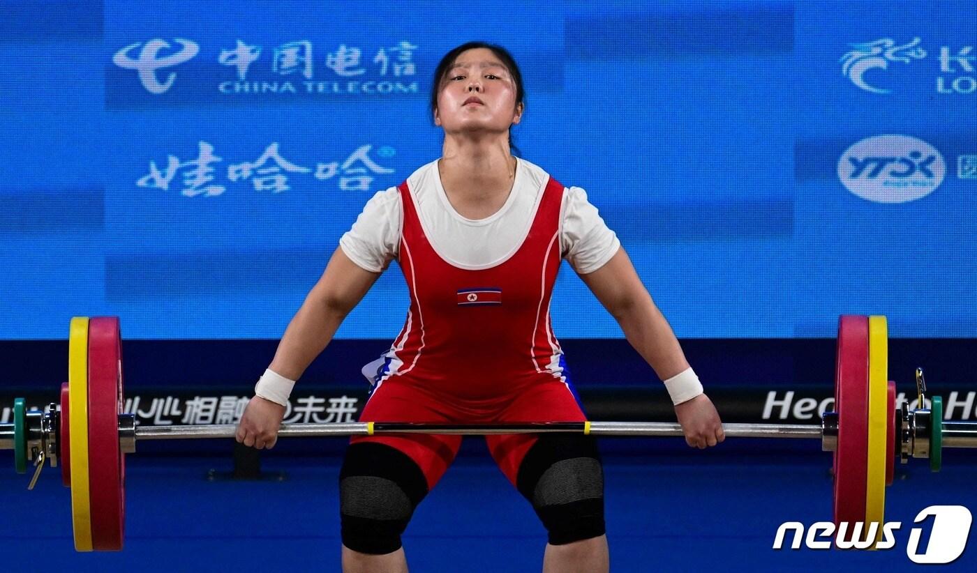 북한 역도의 김일경 ⓒ AFP=뉴스1