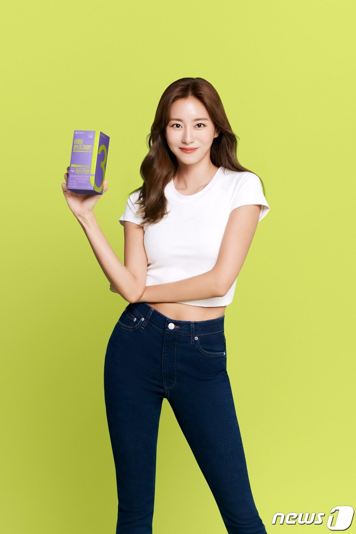 본문 이미지 - &#39;생활정원&#39; 모델 배우 유이.&#40;생활정원제공&#41;