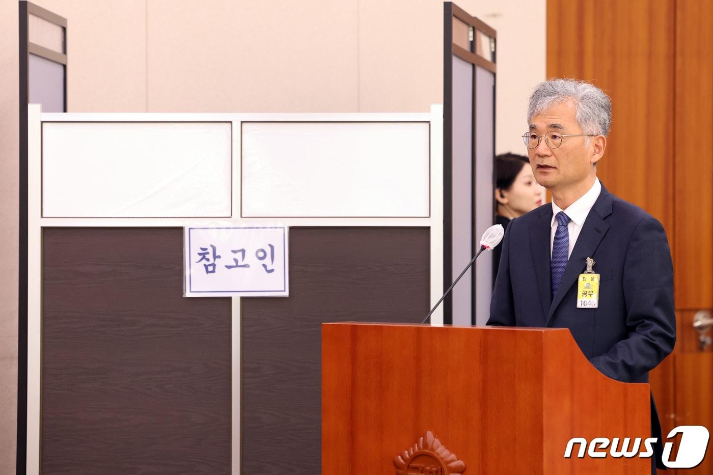 본문 이미지 - 김흥준 부산고등법원장이 20일 서울 여의도 국회에서 열린 법제사법위원회의 대전고등법원 등에 대한 국정감사에서 인사말을 하고 있다.  2023.10.20/뉴스1 ⓒ News1 황기선 기자