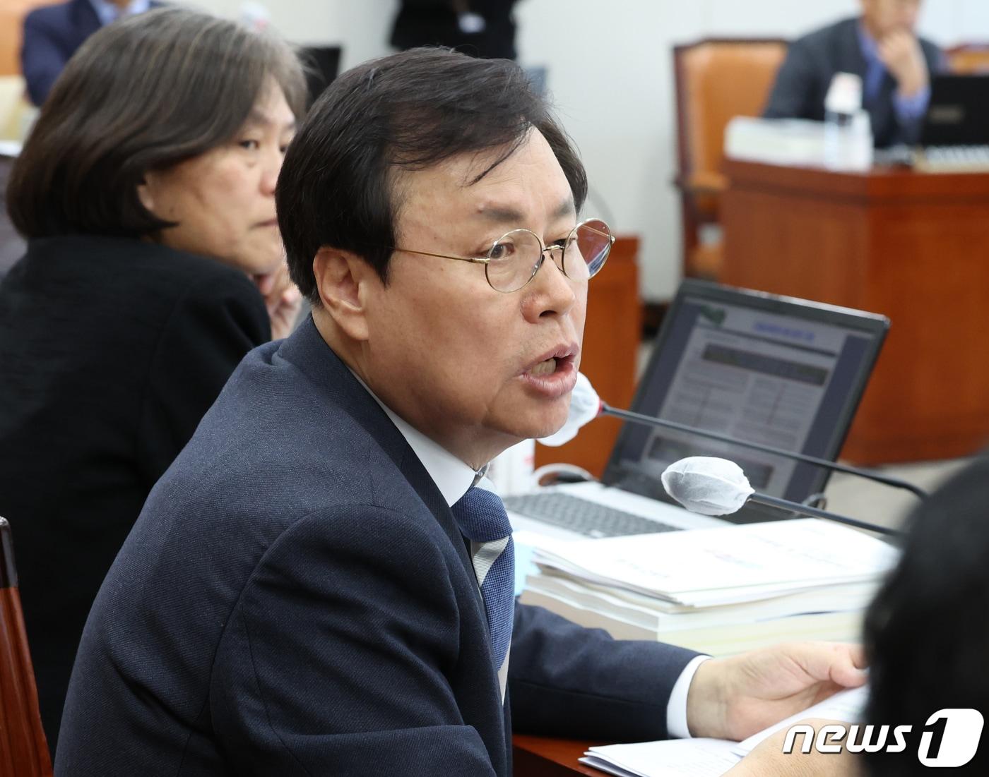 본문 이미지 - 도종환 더불어민주당 의원이 20일 서울 여의도 국회에서 열린 교육위원회의 경기도교육청, 서울시교육청, 인천시교육청에 대한 국정감사에서 질의를 하고 있다. 2023.10.20/뉴스1 ⓒ News1 송원영 기자