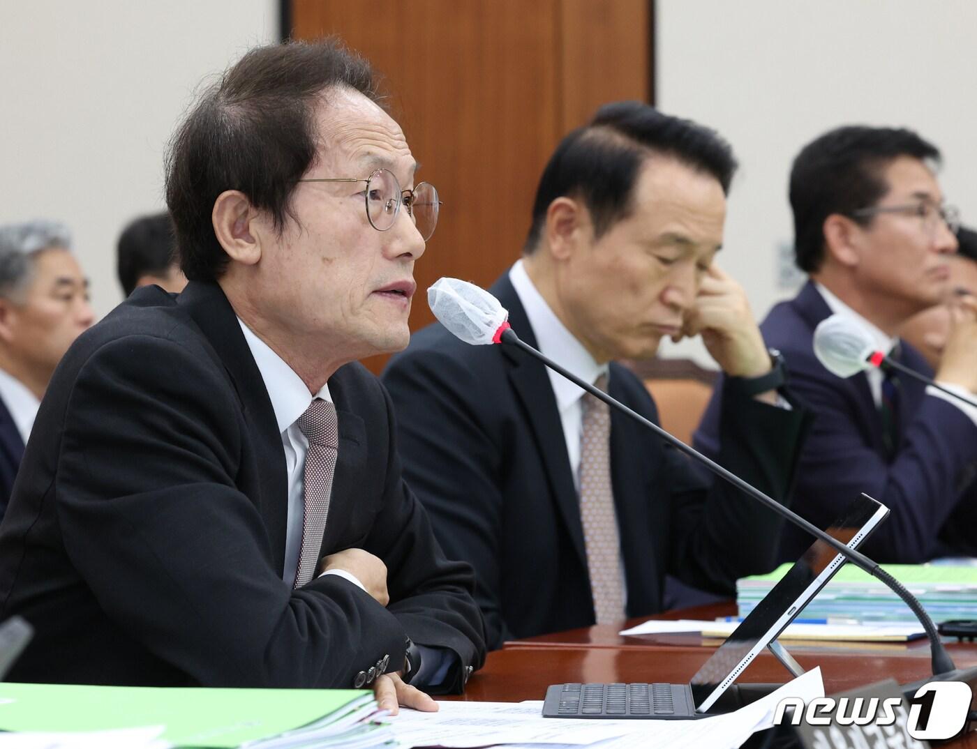 본문 이미지 - 조희연 서울시교육청 교육감이 20일 서울 여의도 국회에서 열린 교육위원회의 경기도교육청, 서울시교육청, 인천시교육청에 대한 국정감사에서 의원들의 질의에 답변하고 있다. 2023.10.20/뉴스1 ⓒ News1 송원영 기자