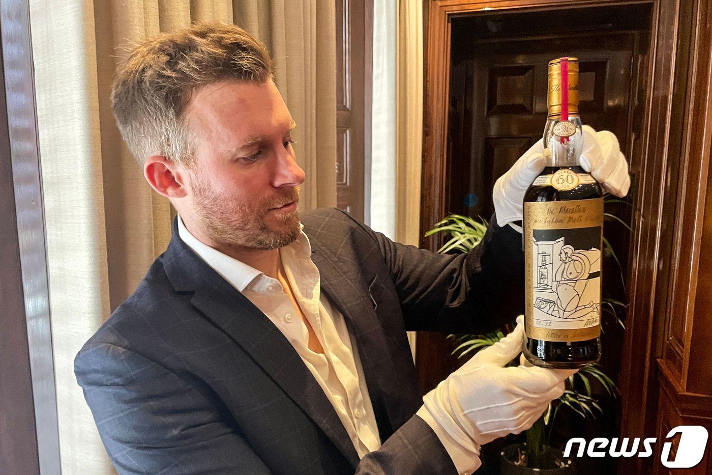 세계에서 가장 비싼 위스키로 꼽히는 '맥캘란 아다미 1926'이 다음달 18일 런던에서 열리는 소더비 경매에 나온다. 2023.10.20 ⓒ AFP=뉴스1 ⓒ News1 정지윤 기자