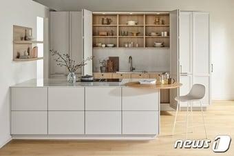 본문 이미지 - 부산코리아빌드 한샘 부스에서 볼 수 있는 한샘 부엌 유로500첼시 모습 &#40;한샘 제공&#41; 