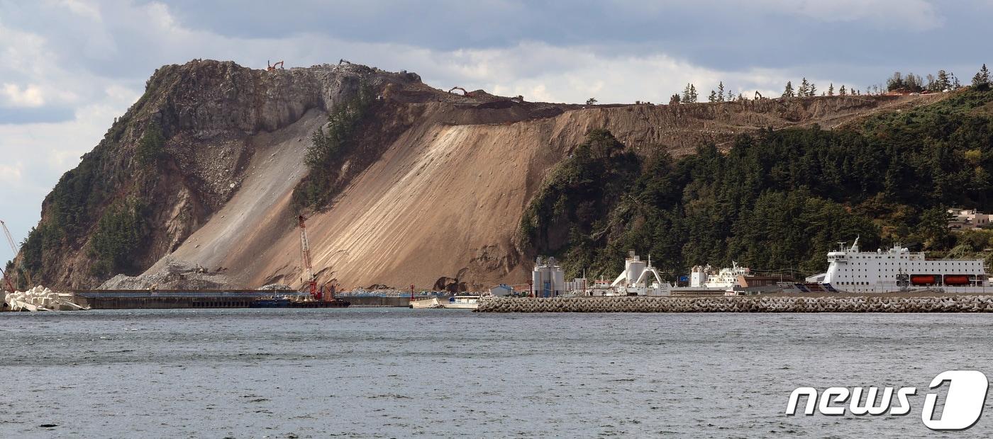 본문 이미지 - 21일 경상북도 울릉군 울릉공항 건설 현장 모습. 울릉공항은 2026년 개항을 앞두고 있다. 2023.10.21/뉴스1 ⓒ News1 김민지 기자