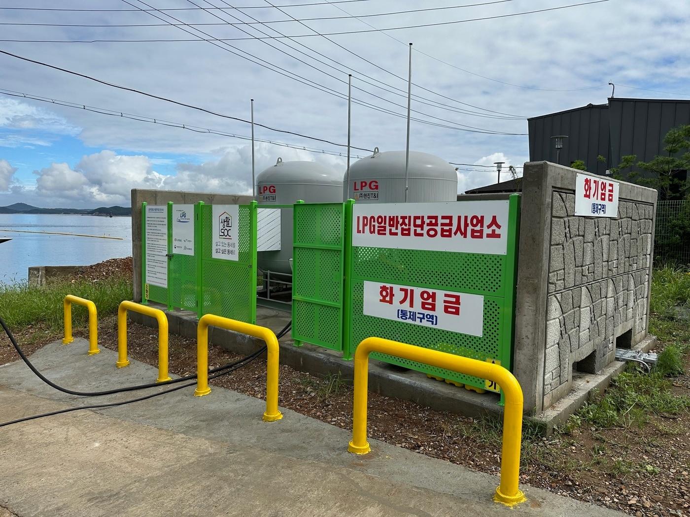 본문 이미지 -  보령 고대도 내 설치된 액화석유가스 저장시설.(보령시 제공)/뉴스1