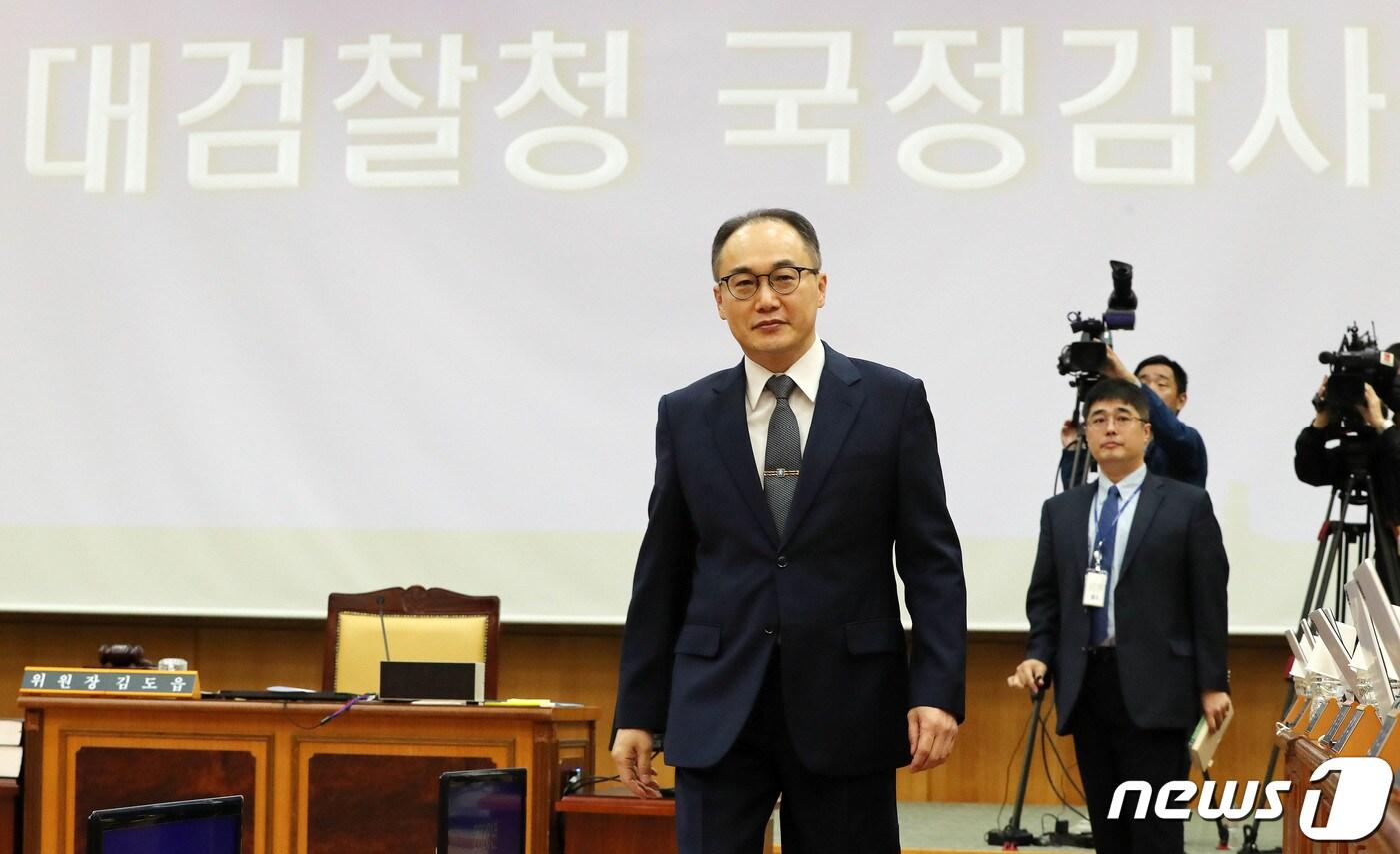 본문 이미지 - 이원석 검찰총장이 23일 서울 서초구 대검찰청에서 열린 국회 법제사법위원회의 대검찰청에 대한 국정감사에 출석하고 있다. 2023.10.23/뉴스1 ⓒ News1 박세연 기자