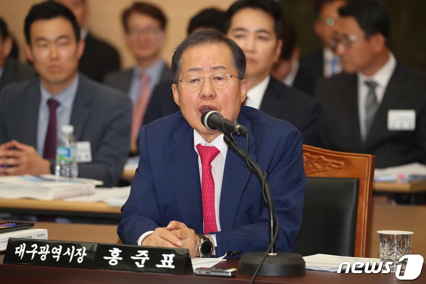 2023년 10월 홍준표 당시 대구시장이 대구시 산격청사에서 열린 국회 행정안전위원회의 대구시에 대한 국정감사에서 의원 질의에 답하고 있다. &#40;사진은 기사 내용과 무관함&#41; 2023.10.23/뉴스1 ⓒ News1 공정식 기자