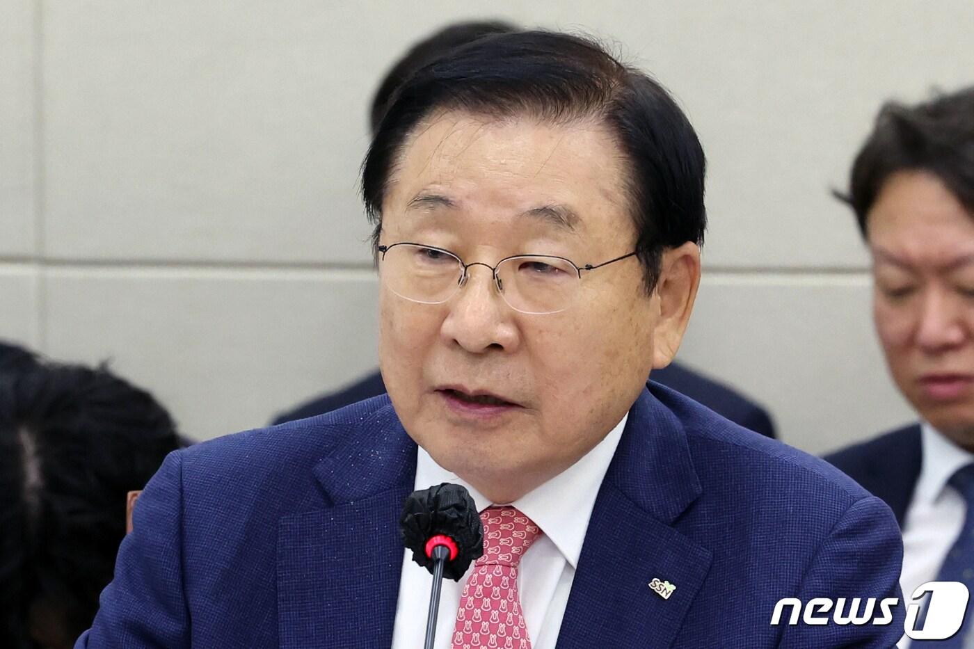 본문 이미지 - 김성이 한국사회복지협의회장이 23일 서울 여의도 국회에서 열린 보건복지위원회의 한국노인인력개발원 등에 대한 국정감사에서 의원 질의에 답하고 있다. 2023.10.23/뉴스1 ⓒ News1 황기선 기자