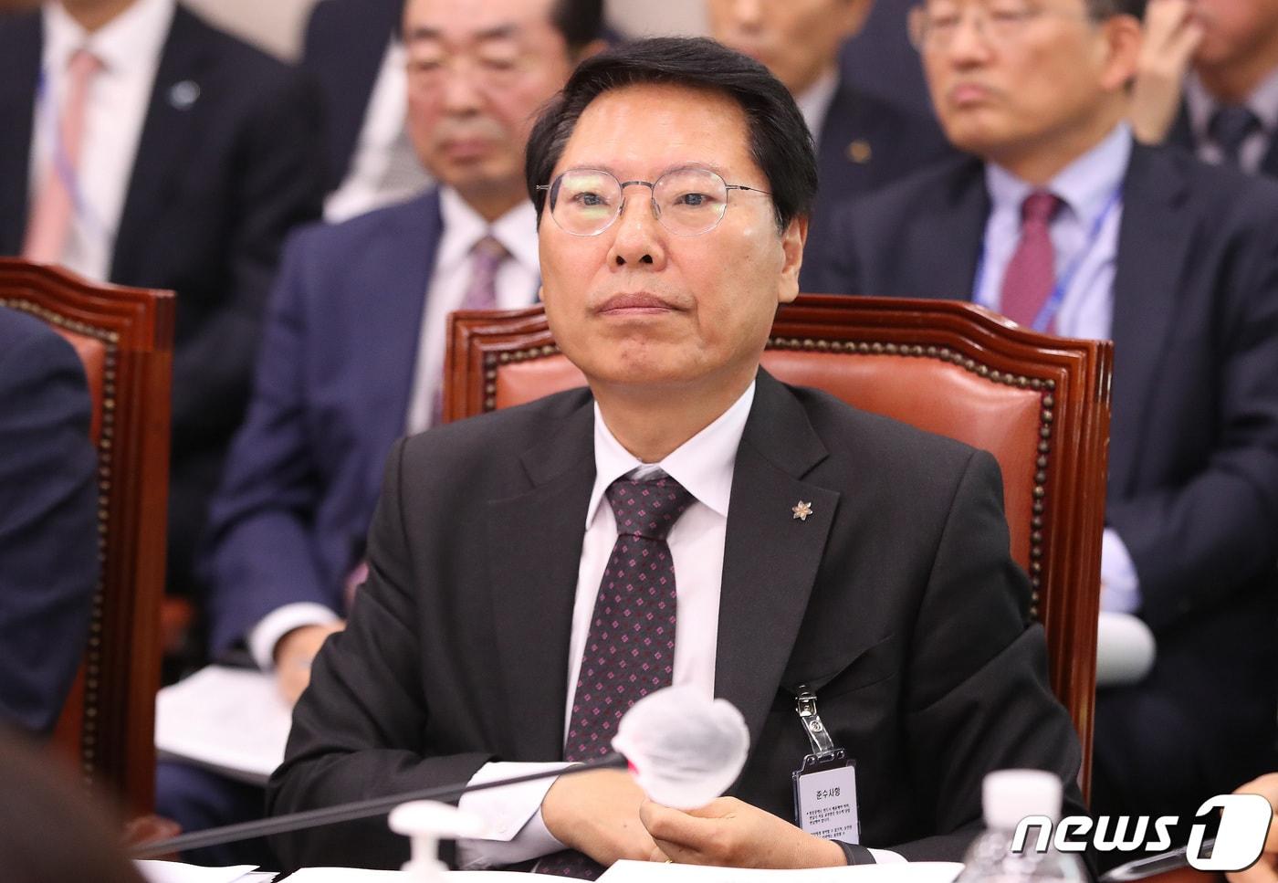 본문 이미지 - 이삼걸 강원랜드 사장이 24일 오전 서울 여의도 국회에서 열린 산업통상자원중소벤처기업위원회의 한국석유공사, 한국가스공사, 한국에너지공단 등에 대한 국정감사에서 의원들의 질의를 경청하고 있다. 2023.10.24/뉴스1 ⓒ News1 임세영 기자