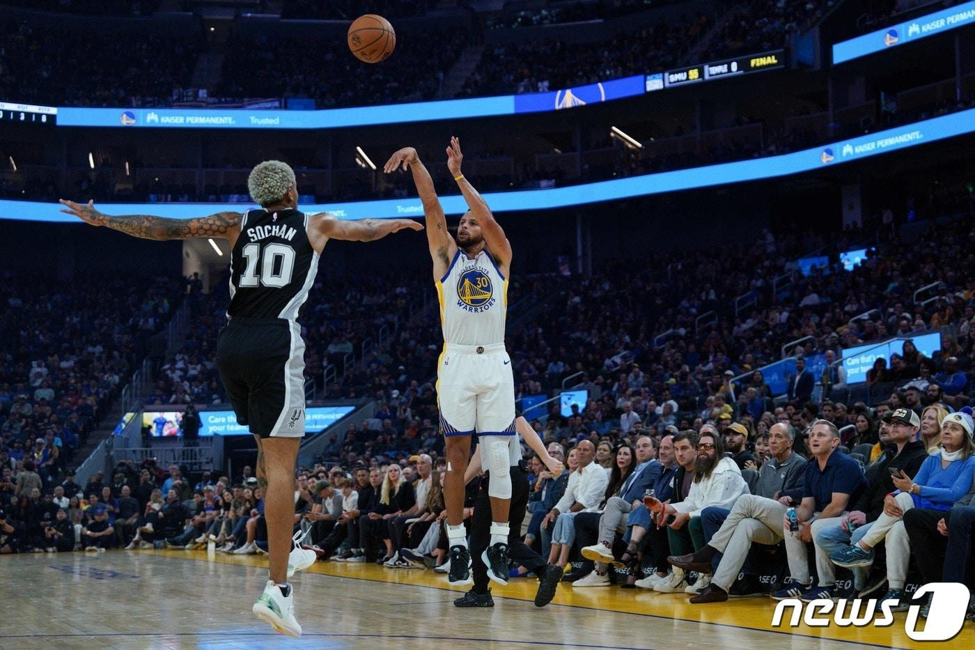 본문 이미지 - 새 시즌을 맞이한 NBA 선수들 중 비미국인의 수가 집계됐다. ⓒ AFP=뉴스1