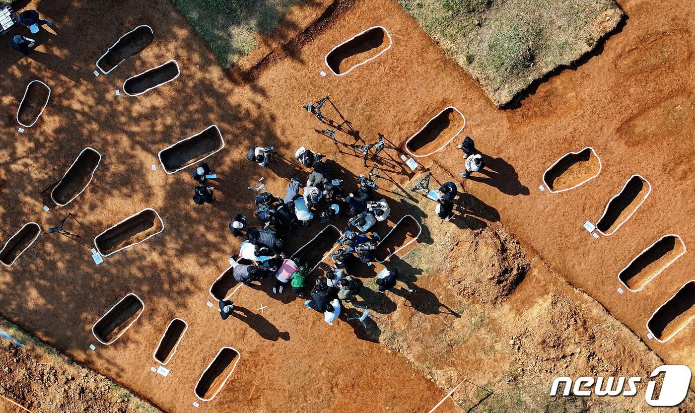 경기도 안산시 단원구 선감도에서 진실화해위원회 주최 선감학원 아동 인권침해 사건 유해발굴 현장 언론공개 설명회가 열리고 있다. (공동취재) 2023.10.25/뉴스1 ⓒ News1 김도우 기자