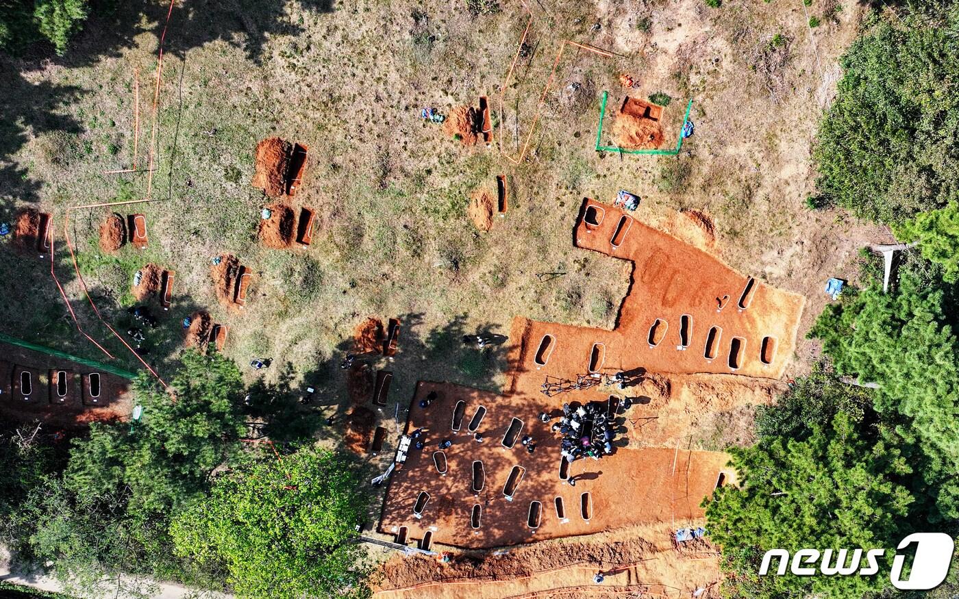 경기도 안산시 단원구 선감도에서 진실화해위원회 주최 선감학원 아동 인권침해 사건 유해발굴 현장 언론공개 설명회가 열리고 있다.&#40;공동취재&#41; 2023.10.25/뉴스1 ⓒ News1 김도우 기자