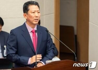 본문 이미지 - 김장호 구미시장이 25일 구미시의회에서 열린 임시회에서 시정질문에 답하고 있다. (구미시의회 제공) 2023.1025/뉴스1