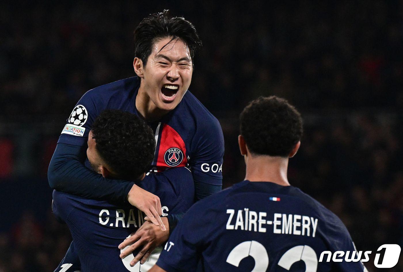 본문 이미지 - PSG 데뷔골이자 UCL 첫 득점을 터트린 이강인. ⓒ AFP=뉴스1