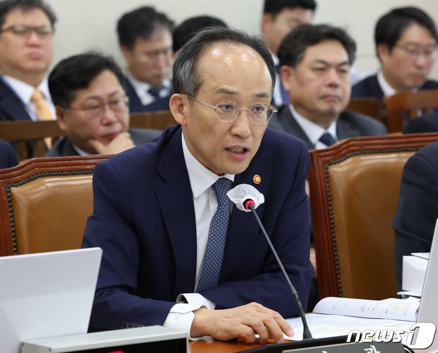 본문 이미지 - 추경호 경제부총리 겸 기획재정부 장관이 26일 서울 여의도 국회에서 열린 기획재정위원회의 기획재정부, 국세청, 관세청 등에 대한 종합감사에서 의원들의 질의에 답변하고 있다. 2023.10.26/뉴스1 ⓒ News1 송원영 기자