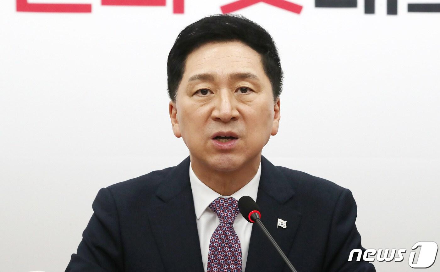 본문 이미지 - 김기현 국민의힘 대표가 26일 오후 서울 여의도 국회에서 열린 최고위원회의에서 발언을 하고 있다. 2023.10.26/뉴스1 ⓒ News1 임세영 기자