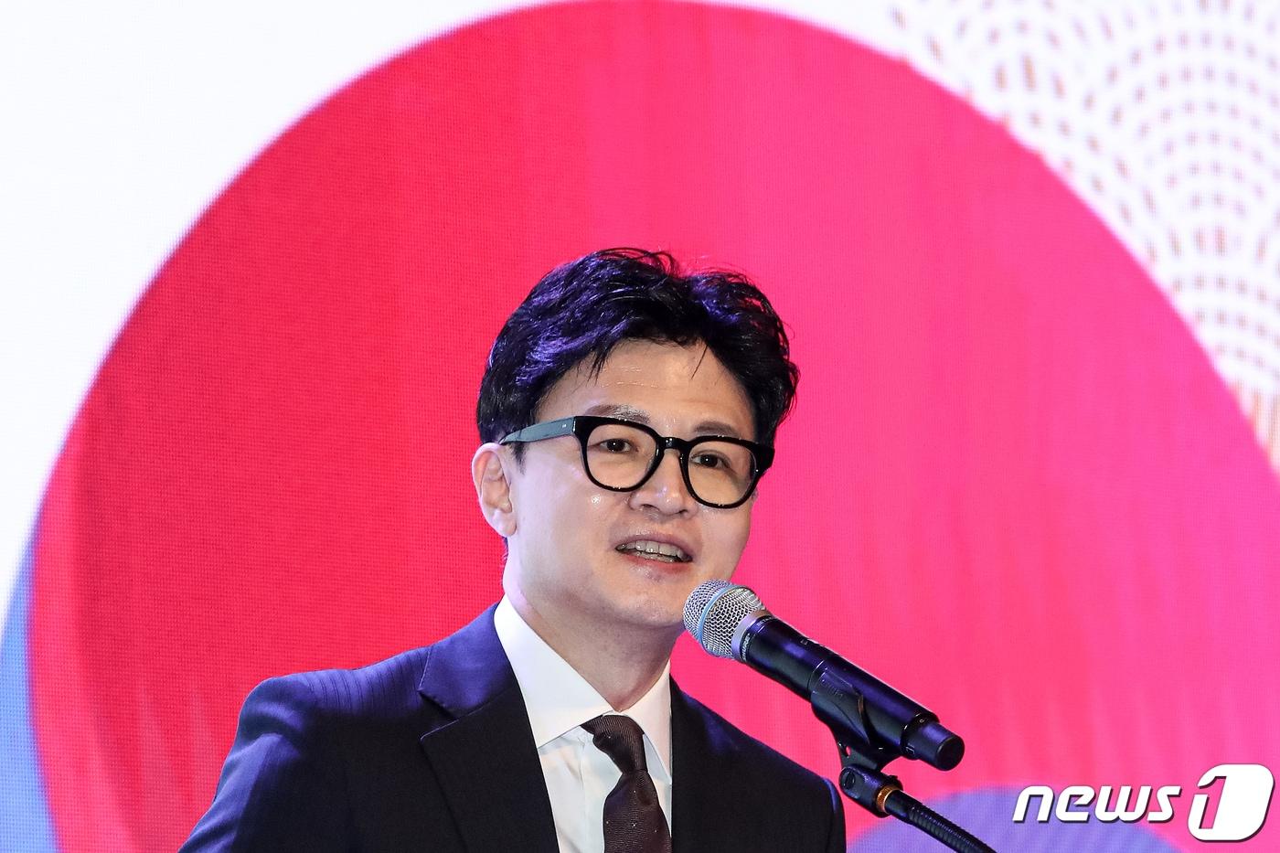 본문 이미지 - 한동훈 법무부 장관이 경기 정부과천청사에서 열린 '제78주년 교정의 날 기념식'에서 기념사하고 있다. 2023.10.27/뉴스1 ⓒ News1 이승배 기자