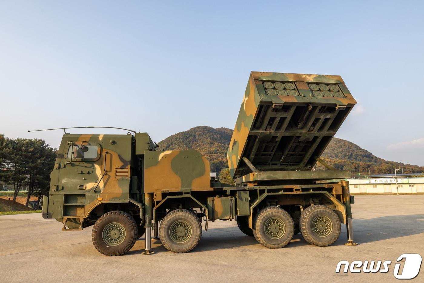 육군 천호대대 장병들이 천무 사격절차 훈련을 하고 있다. (합참 제공) 2023.10.27/뉴스1