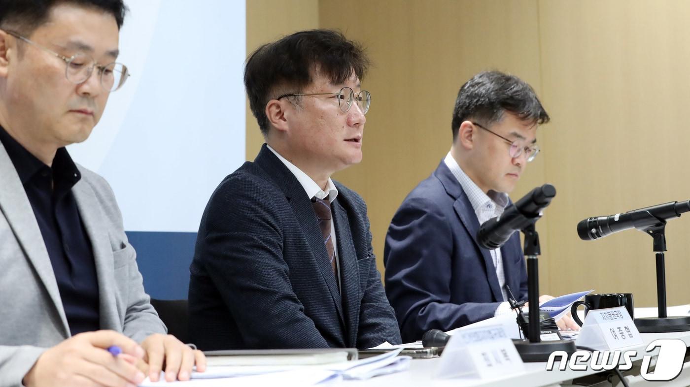 여중협 행정안전부 자치분권국장(가운데). ⓒ News1 김기남 기자