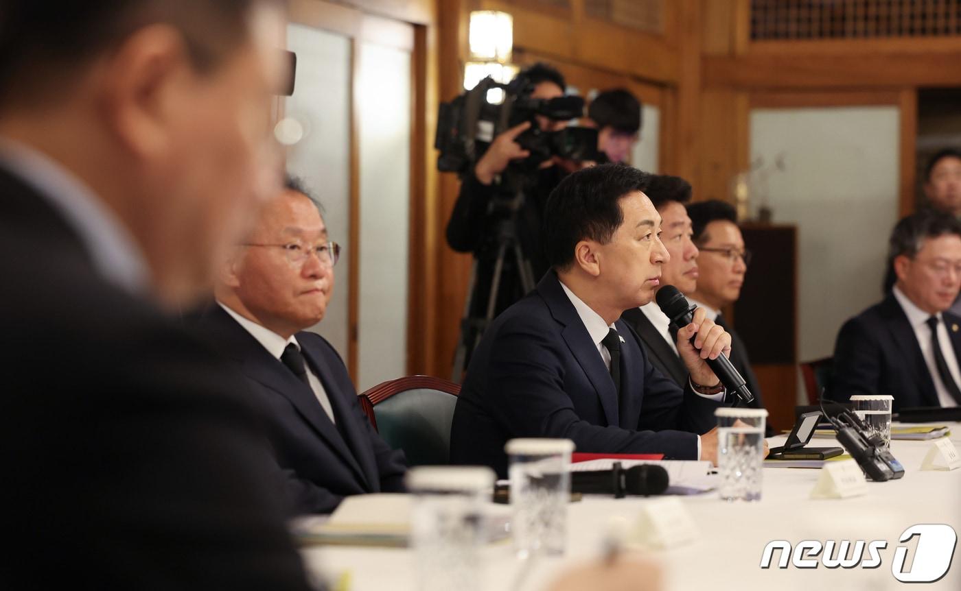 본문 이미지 - 김기현 국민의힘 대표가 29일 서울 종로구 총리공관에서 열린 고위당정협의회에서 모두 발언을 하고 있다. (공동취재) 2023.10.29/뉴스1 ⓒ News1 유승관 기자