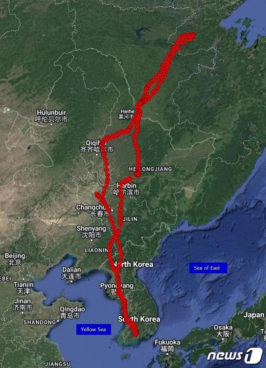 본문 이미지 - 위치추적장치를 통해 파악된 흑두루미의 이동 경로.(순천시 제공) 2023.10.29/뉴스1