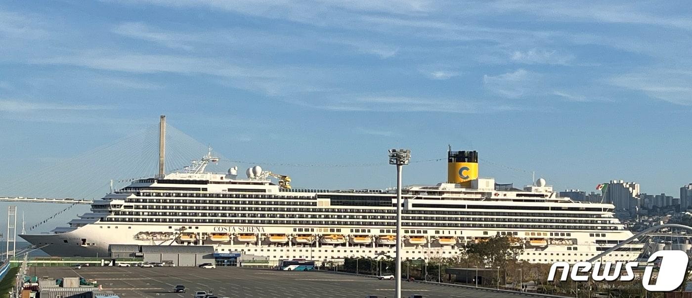 코스타 세레나 호가 부산항 국제여객터미널에 정박해있다. ⓒ 뉴스1