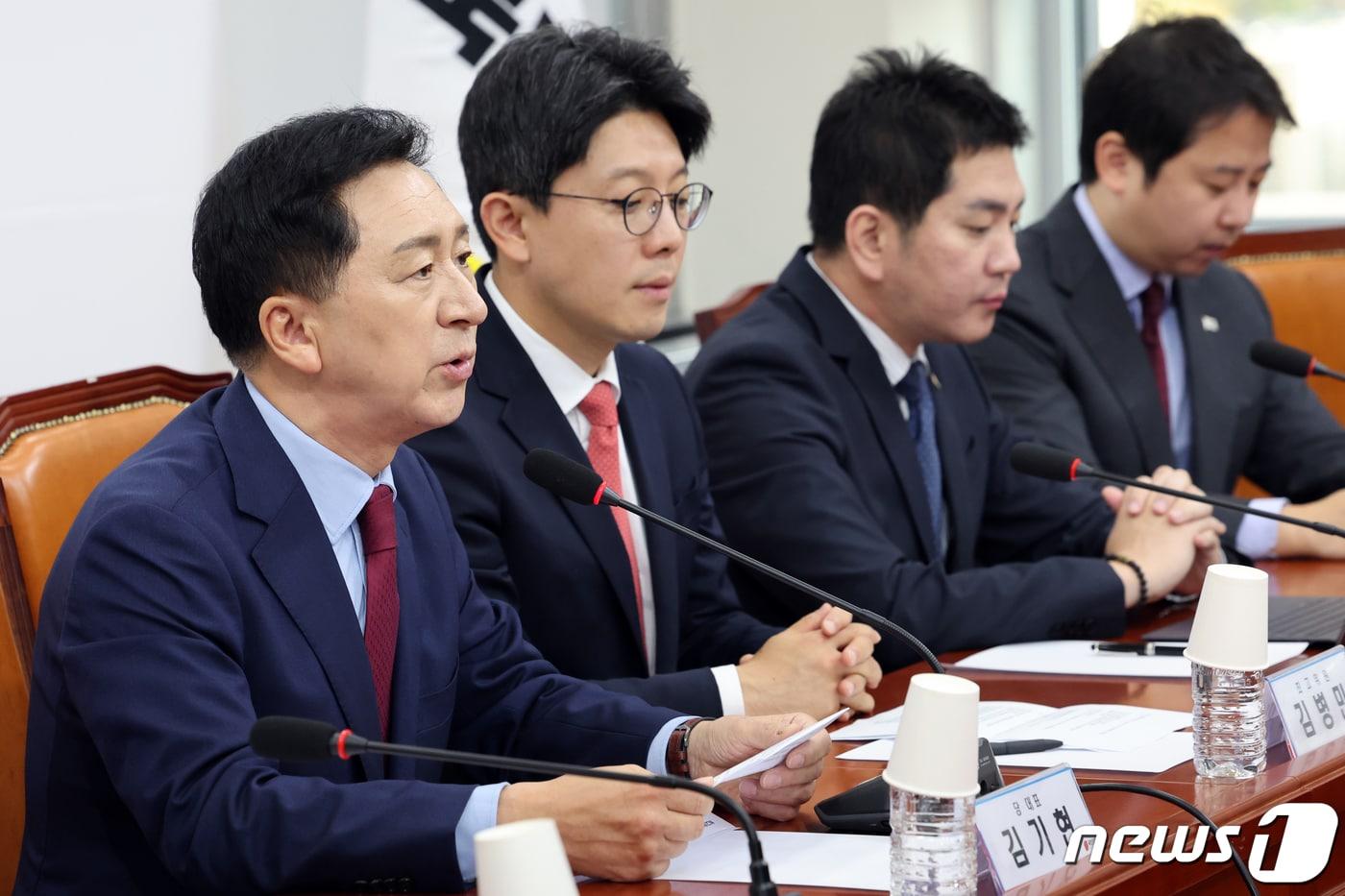본문 이미지 - 김기현 국민의힘 대표가 30일 오전 서울 여의도 국회에서 열린 최고위원회의에서 모두발언을 하고 있다. 2023.10.30/뉴스1 ⓒ News1 황기선 기자
