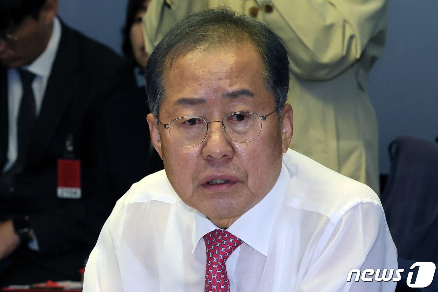 본문 이미지 - 홍준표 대구시장이 30일 오후 서울 여의도 국회 의원회관에서 열린 '국민의힘-대구광역시 예산정책협의회'에서 모두발언을 하고 있다. 2023.10.30/뉴스1 ⓒ News1 황기선 기자