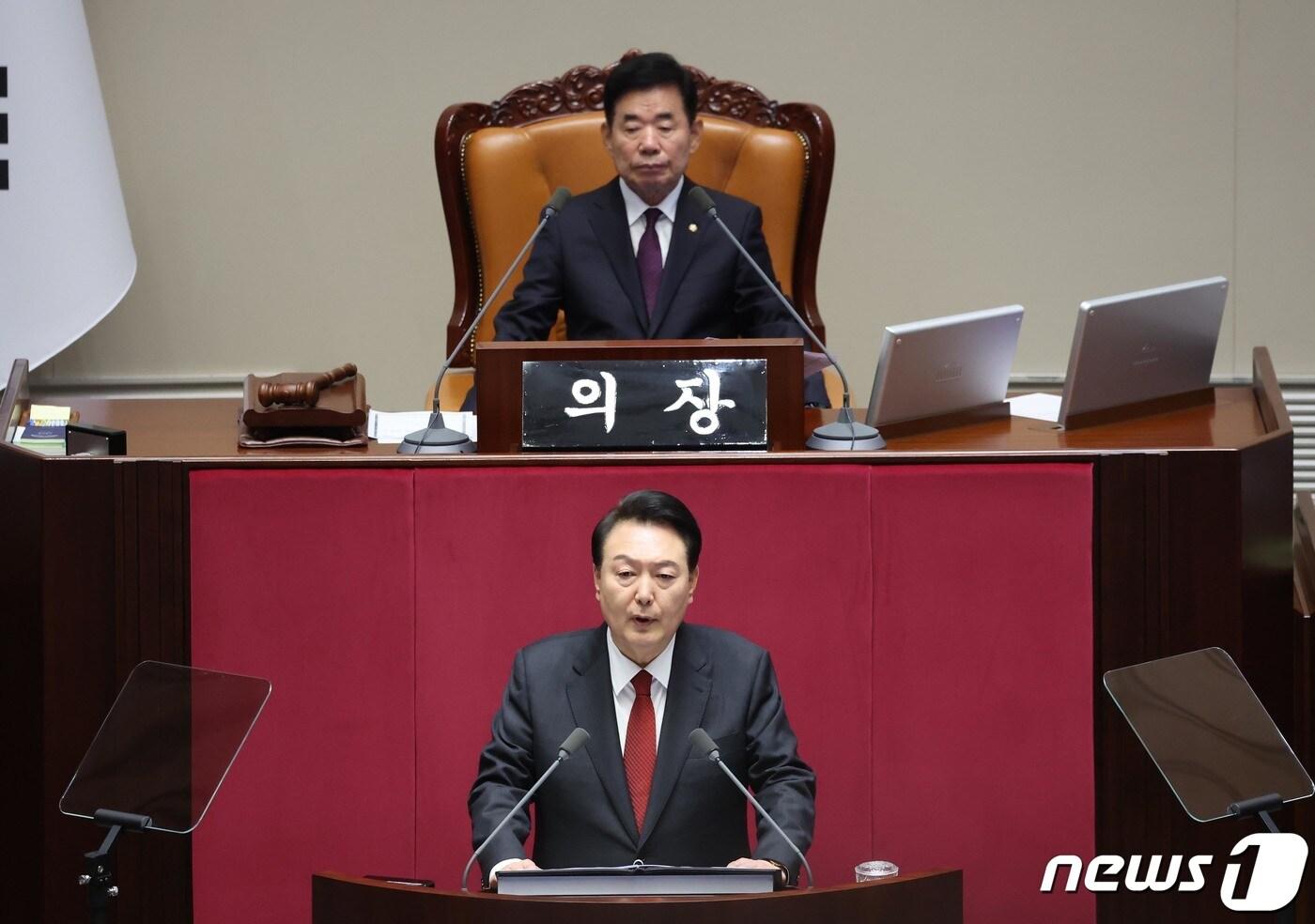 본문 이미지 - 윤석열 대통령이 31일 오전 국회 본회의장에서 내년도 정부 예산안에 대한 시정연설을 하고 있다. (공동취재) 2023.10.31/뉴스1 ⓒ News1 송원영 기자