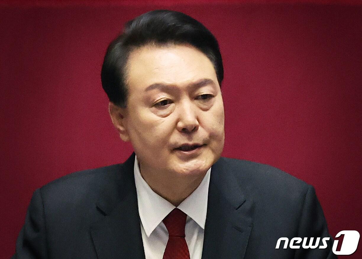 본문 이미지 - 윤석열 대통령이 31일 서울 여의도 국회 본회의장에서 2024년도 예산안에 대한 시정연설을 하고 있다. 2023.10.31/뉴스1 ⓒ News1 송원영 기자