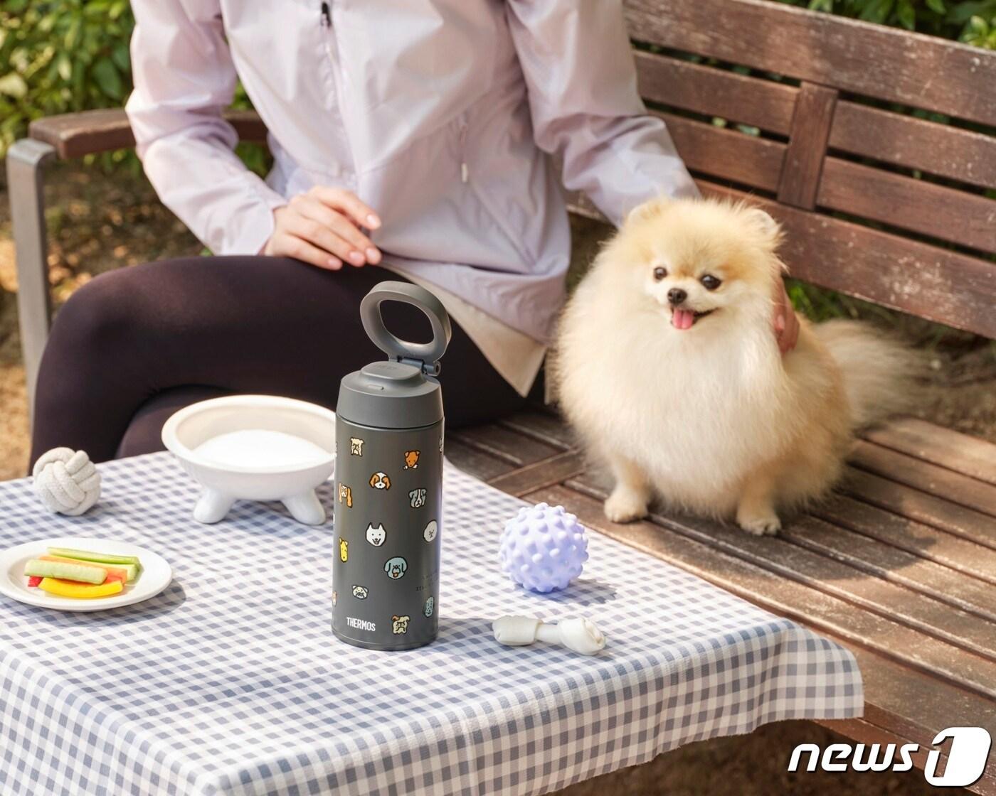 본문 이미지 - 써모스X제로퍼제로 캐리 루프 텀블러 이미지(써모스 제공) 