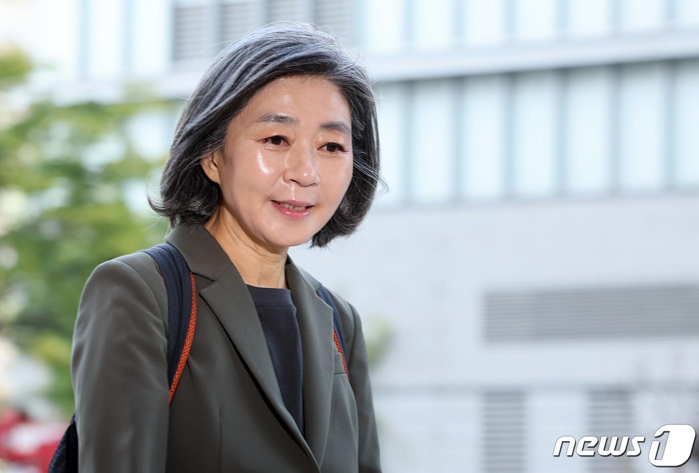 본문 이미지 - 김행 여성가족부 장관 후보자가 4일 오전 서울 종로구의 한 빌딩에 마련된 인사청문회 준비 사무실로 출근하고 있다. 2023.10.4/뉴스1 ⓒ News1 이동해 기자