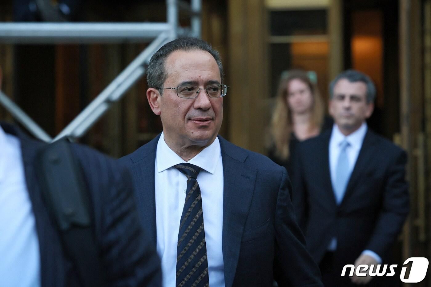 3일(현지시간) 미국 뉴욕 연방법원에서 FTX 창업자 샘 뱅크먼-프리드의 변호인 마크 코언이 나오고 있다. ⓒ 로이터=뉴스1 