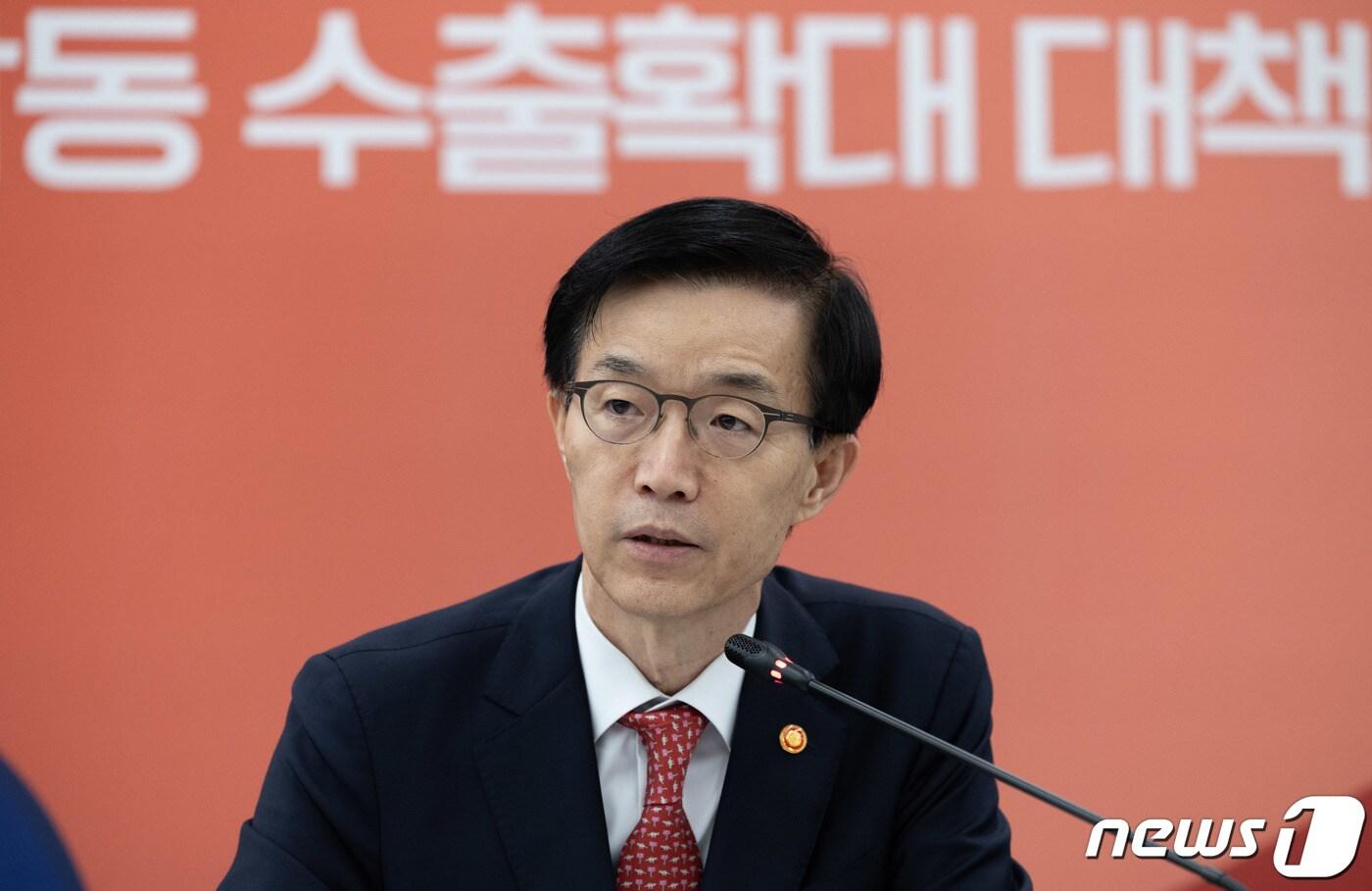 본문 이미지 - 방문규 산업통상자원부 장관이 5일 오전 서울 강남구 무역협회에서 열린 제1차 민관합동 수출확대 대책회의에서 발언을 하고 있다. 2023.10.5/뉴스1 ⓒ News1 이재명 기자