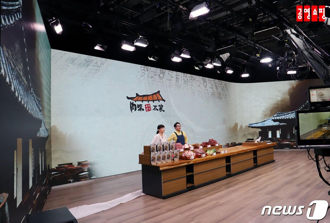  공영홈쇼핑 미디어월 스튜디오 전경(공영홈쇼핑 제공)