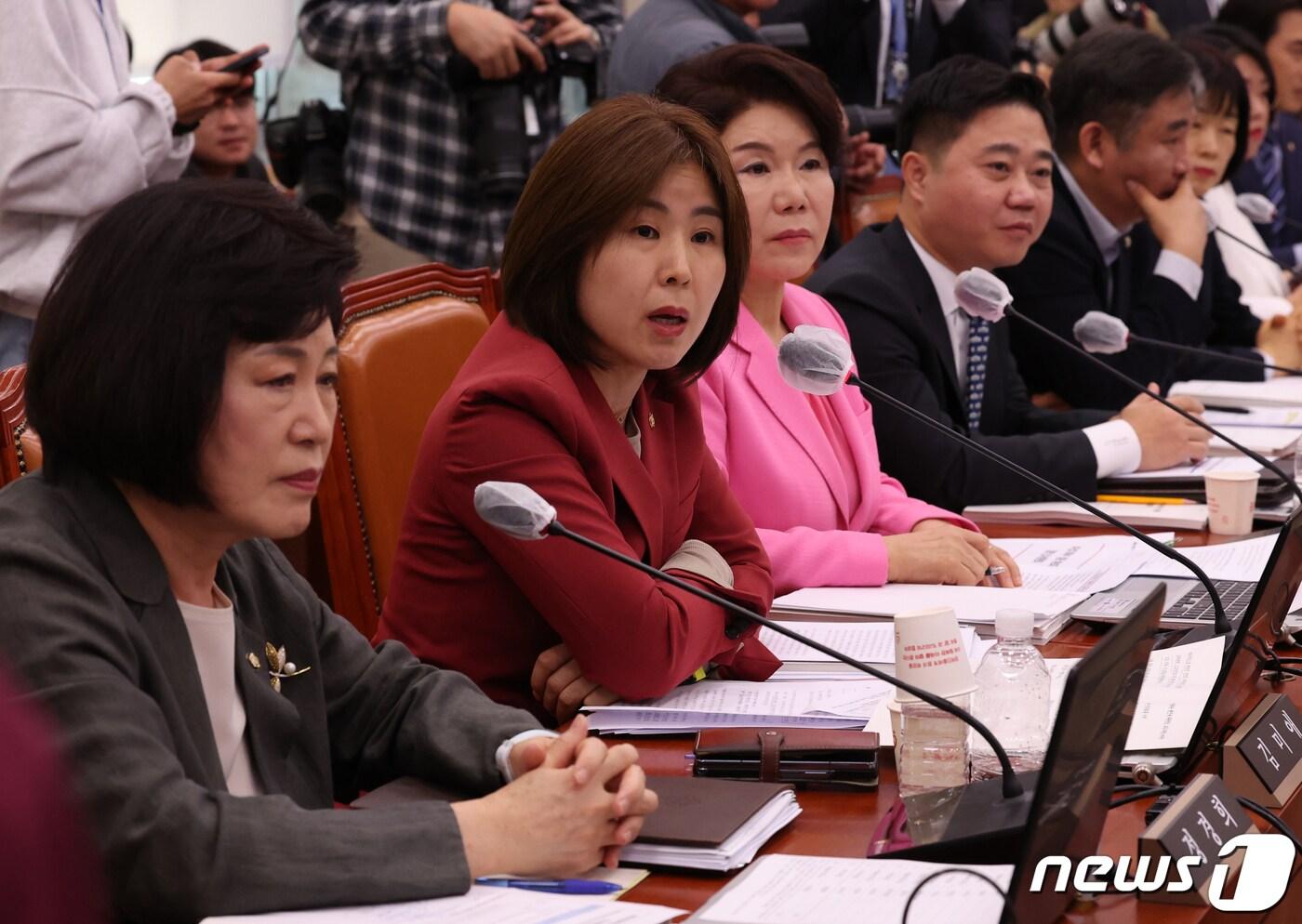 본문 이미지 - 김미애 국민의힘 의원이 5일 서울 여의도 국회에서 열린 김행 여성가족부 장관 후보자 인사청문회에서 발언을 하고 있다. 2023.10.5/뉴스1 ⓒ News1 송원영 기자