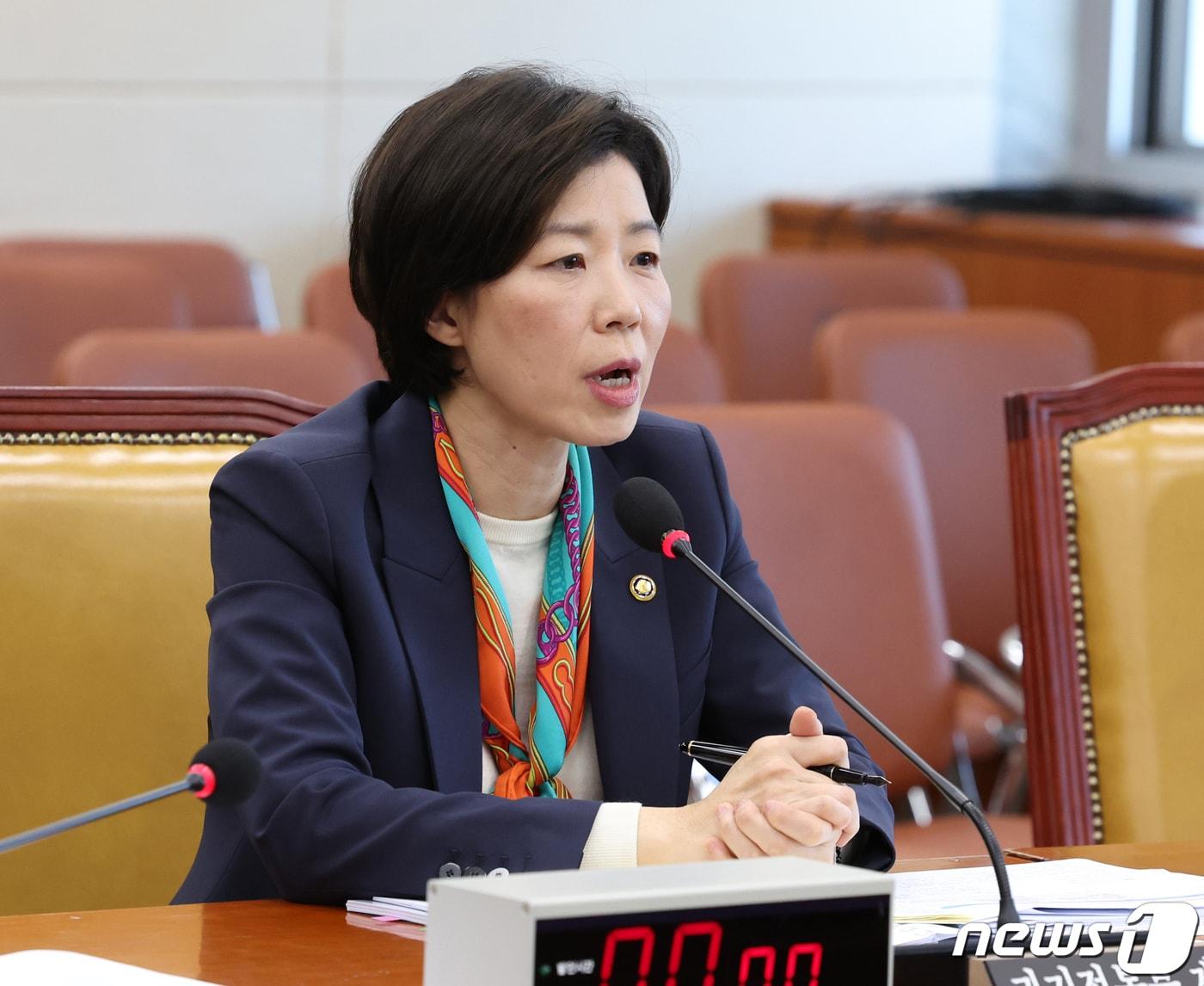 본문 이미지 - 조성경 과학기술정보통신부 1차관이 5일 오후 서울 여의도 국회에서 열린 과학기술정보방송통신위원회 안건조정위원회에서 의원들의 질의에 답변하고 있다. 2023.10.5/뉴스1 ⓒ News1 송원영 기자